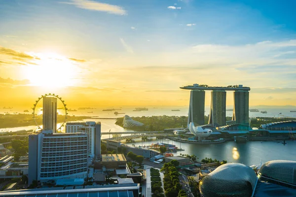 Hermoso edificio de arquitectura exterior paisaje urbano en Singapur — Foto de Stock