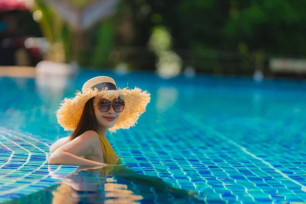 Portrait beautiful young asian woman leisure relax smile and hap — Stock Photo, Image