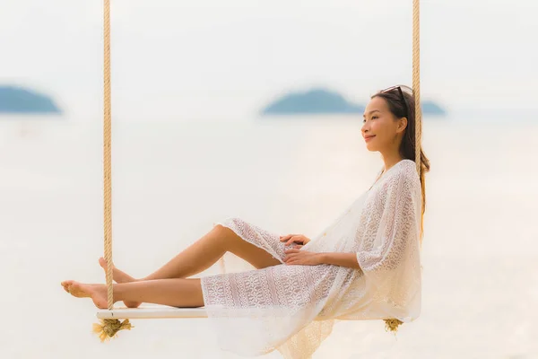 Portrait beautiful young asian woman sitting on the swing around — Stock Photo, Image