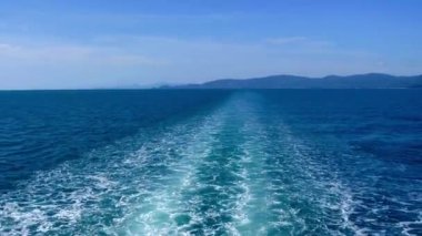 Güzel dalgalı denizin sakin görüntüleri.