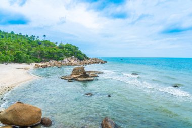 Samui Adası etrafında güzel açık tropikal plaj deniz ile Co