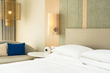 Güzel rahat yastık ve battaniye Yatak Dekorasyon