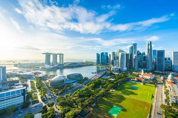 Beau bâtiment d'architecture extérieur paysage urbain à Singapour — Photo