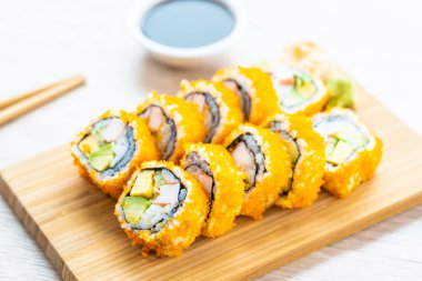 California maki suşi rulo