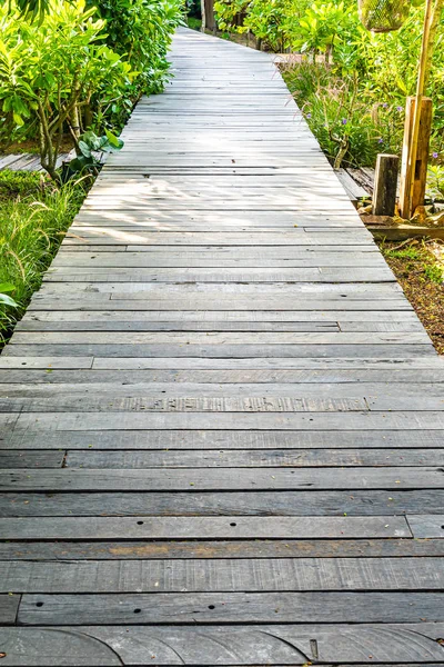 Beautiful wooden path walk in the garden — Stock Photo, Image