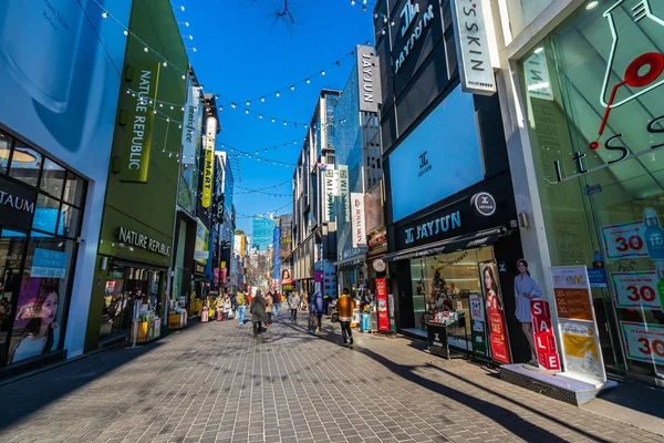 Seoul, Südkorea 10. Dezember 2018: myeong dong market ist der — Stockfoto