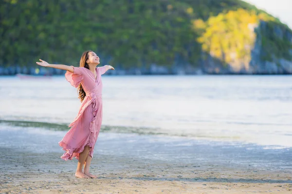 Portrait young beautiful asian woman walk smile and happy on the — Stock Photo, Image