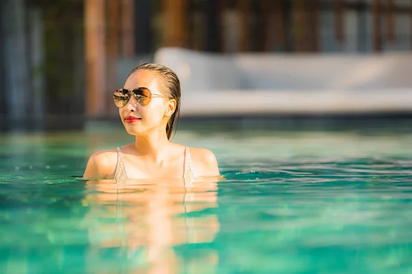 Portrait young beautiful asian woman happy smile and relax in sw — Stock Photo, Image