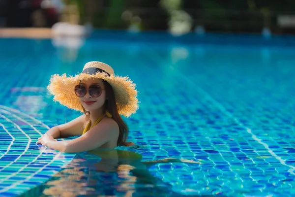 Portrett vakker, ung asiatisk kvinne på fritiden, slapp av og smil – stockfoto