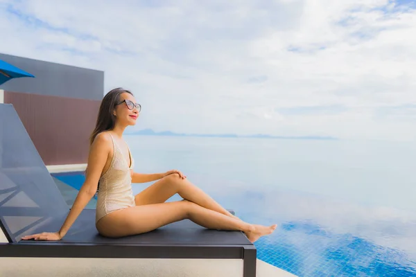 Portrait young asian woman relax smile happy around swimming poo — Stock Photo, Image