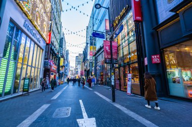 Seoul, Güney Kore 10 Aralık 2018: Myeong dong pazarı 