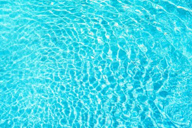 Güneş ışığı reflec ile soyut havuz su yüzeyi ve arka plan