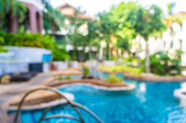 Soyut bulanıklık ve sıcak güzel açık yüzme havuzu bulanıklaştırma