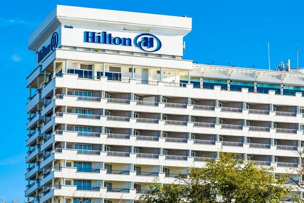 Hua hin , Tayland - 2 Mayıs 2019 : Hilton otel ve tatil yeri işareti i