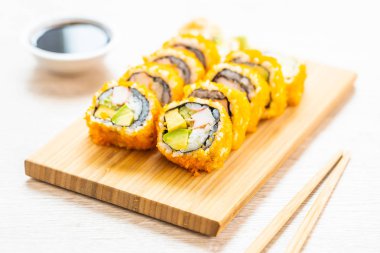 California maki suşi rulo