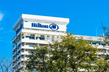 Hua hin , Tayland - 2 Mayıs 2019 : Hilton otel ve tatil yeri işareti i