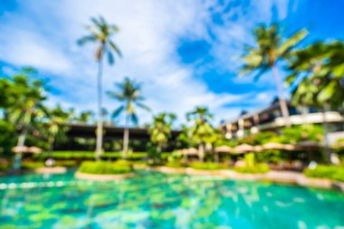 Otelde soyut bulanıklık ve defokus lüks açık yüzme havuzu 