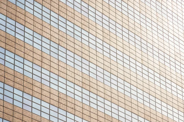 Hermoso edificio de oficinas de arquitectura con textura de ventana de vidrio — Foto de Stock