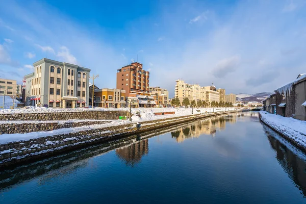 Güzel manzara ve kışın Otaru kanal Nehri'nin cityscape