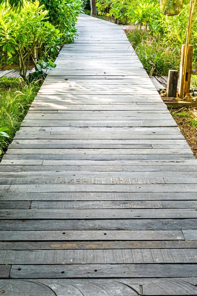 Beautiful wooden path walk in the garden — Stock Photo, Image