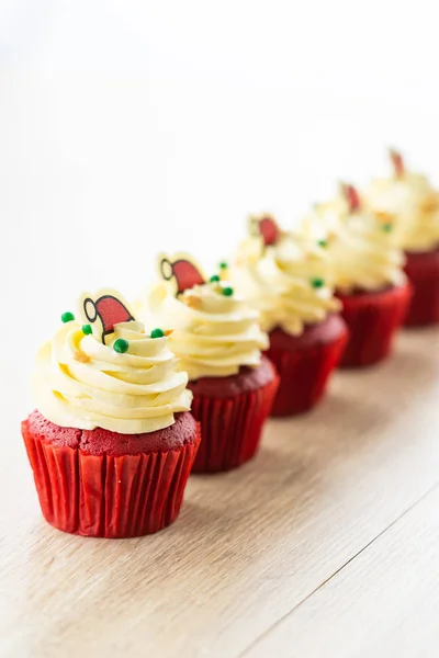 Süßes Dessert mit Cupcake rotem Samt — Stockfoto