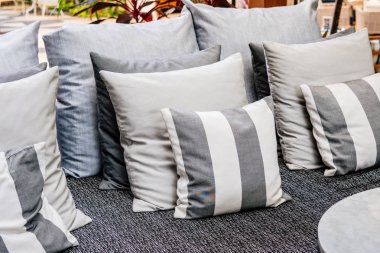 Güzel rahat yastık kanepe dekorasyon