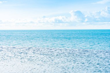 Se ile otel beldesinde güzel açık sonsuzluk yüzme havuzu