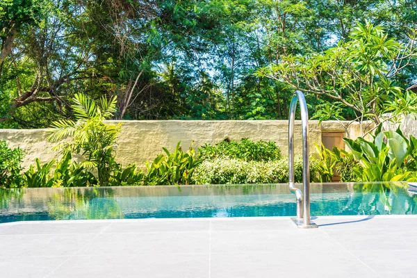 Schöne Landschaft Freibad im Hotel und Resort fo — Stockfoto