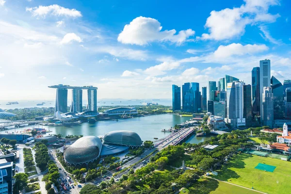 Beau bâtiment d'architecture extérieur paysage urbain à Singapour — Photo