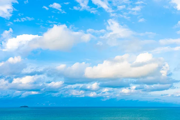 Beautiful panoramic landscape or seascape ocean with white cloud — Stock Photo, Image