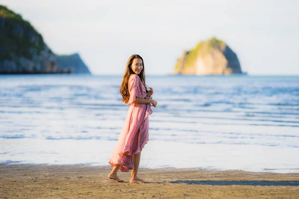 Portrait young beautiful asian woman walk smile and happy on the — Stock Photo, Image