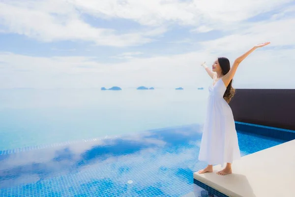 Portrait young asian woman relax smile happy around swimming poo — Stock Photo, Image