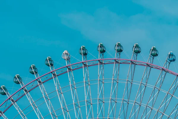 Óriáskerék a vidámparkban — Stock Fotó