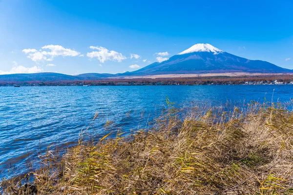 Güzel manzara dağ fuji yamanakako Gölü çevresinde — Stok fotoğraf