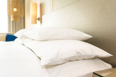 Güzel rahat yastık ve battaniye Yatak Dekorasyon