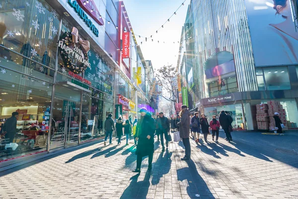 Seul, Coréia do Sul 10 dezembro 2018: Myeong dong mercado é o — Fotografia de Stock