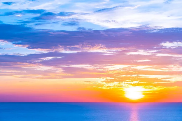 SUNR 'de deniz plajının güzel açık tropikal doğa manzara