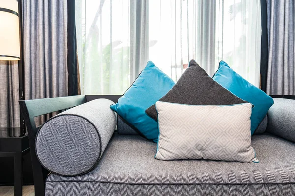 Oturma ro içinde kanepe yatak dekorasyon güzel rahat yastık