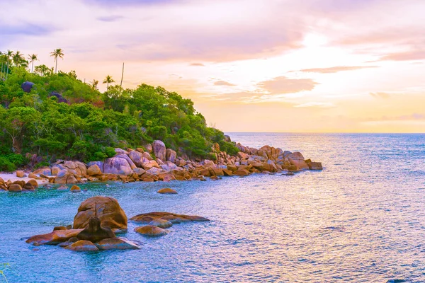 Samui Adası etrafında güzel açık tropikal plaj deniz ile Co