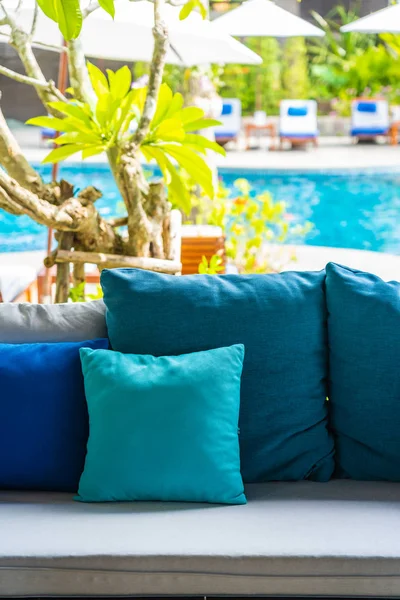 Kanepe dekorasyon açık veranda üzerinde rahat yastık