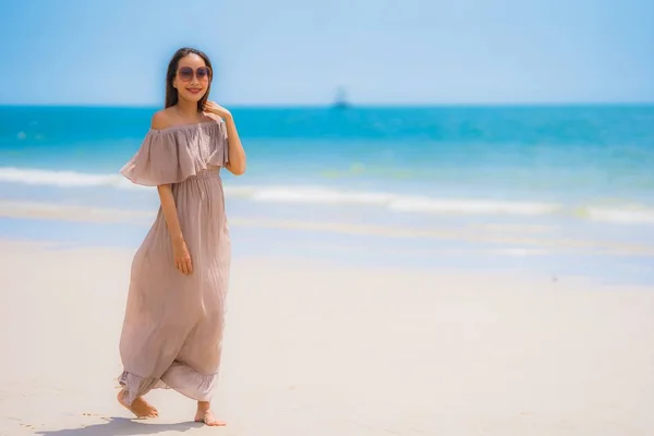 Portrait beautiful young asian woman happy smile relax on the tr — Stock Photo, Image