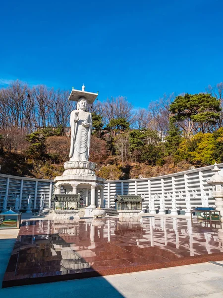 Bela estátua do budismo no Templo de Bongeunsa — Fotografia de Stock