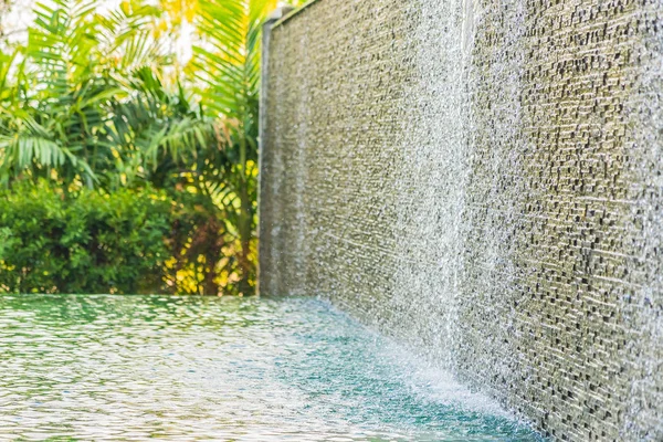 Hermosa piscina al aire libre de lujo en hotel y resort — Foto de Stock
