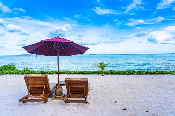 Vackert landskap av strand hav havet med tom stol däck och — Stockfoto