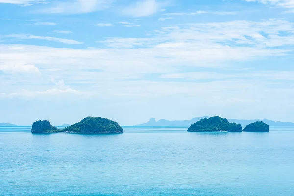 Mar de praia tropical ao ar livre bonito em torno da ilha de samui com co — Fotografia de Stock