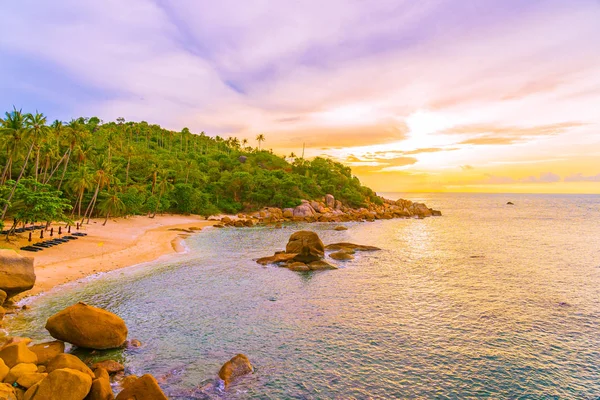 Samui Adası etrafında güzel açık tropikal plaj deniz ile Co — Stok fotoğraf