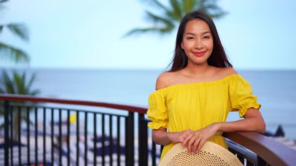 Footage Asian Woman Seashore Summer Vacation — Stock Video