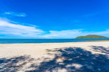 Deniz Okyanusu ve bea güzel açık tropikal doğa manzara