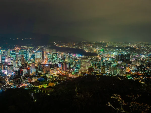 Bellissimo edificio di architettura intorno alla città di Seoul di notte — Foto Stock