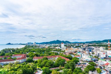 Deniz oce etrafında hua hin şehirde güzel manzara ve şehir manzarası